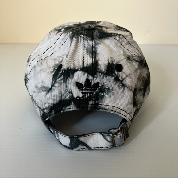 Adidas Originals Relaxed Tie-Dye Strapback hat in a black and white colorway - Picture 5 of 8